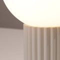 HALO beżowa lampa biurkowa z mleczną kulą z ryflowanym korpusem, minimalistyczna SL.1721 Sollux